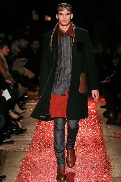 Look 28